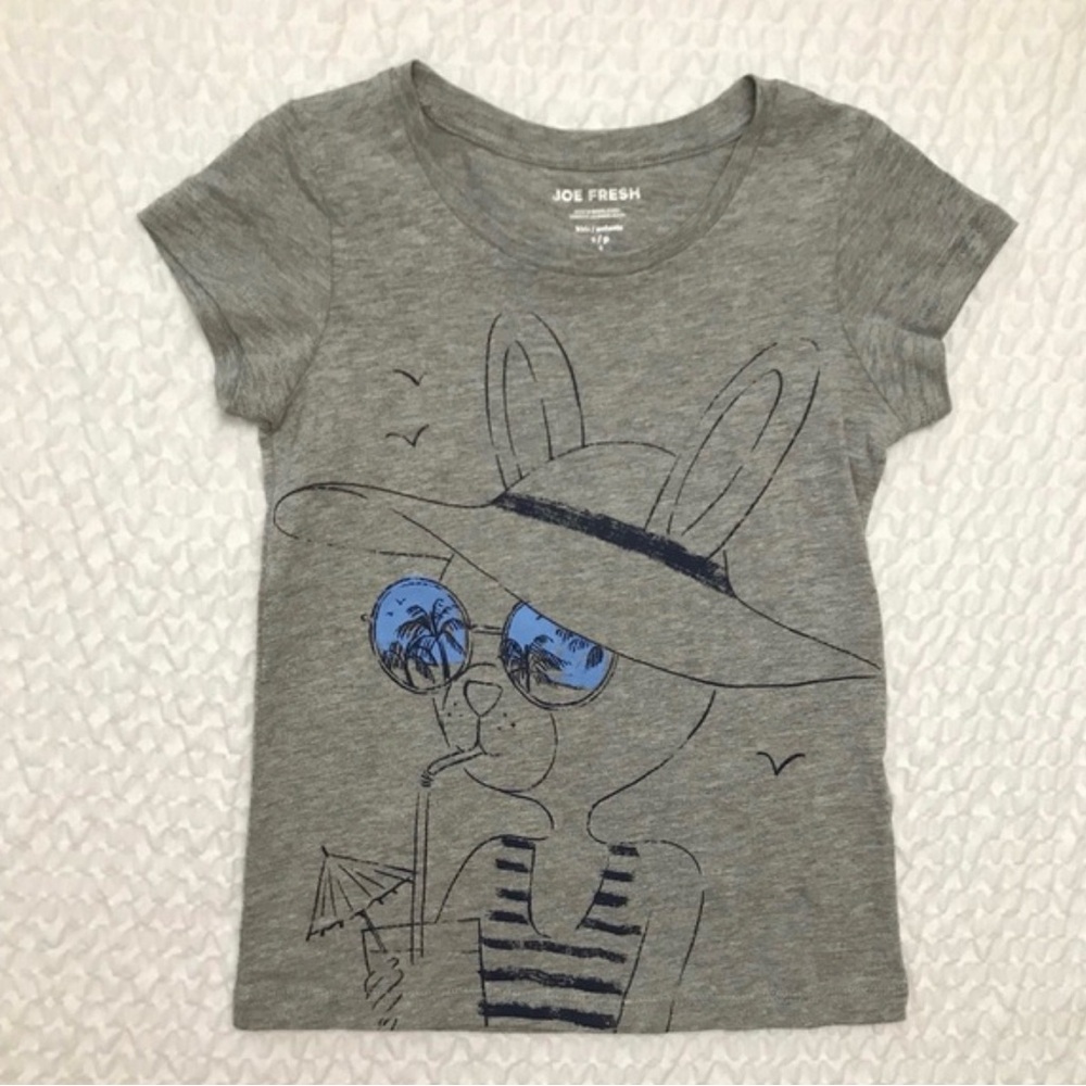 Girl’s NWOT Joe Fresh Gray Tee with Blue Bunny Graphic Size S (6)